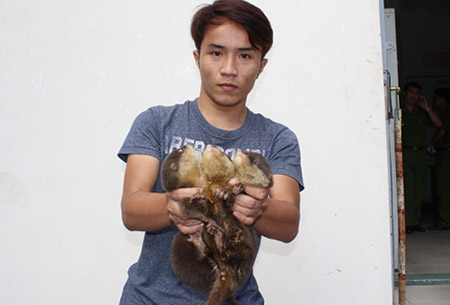 Xét[-]xử[-]phúc[-]thẩm[-]vụ[-]bị[-]cáo[-]Phan[-]Huỳnh[-]Anh[-]Khoa[-]buôn[-]bán[-]ĐVHD[-]trái[-]phép
